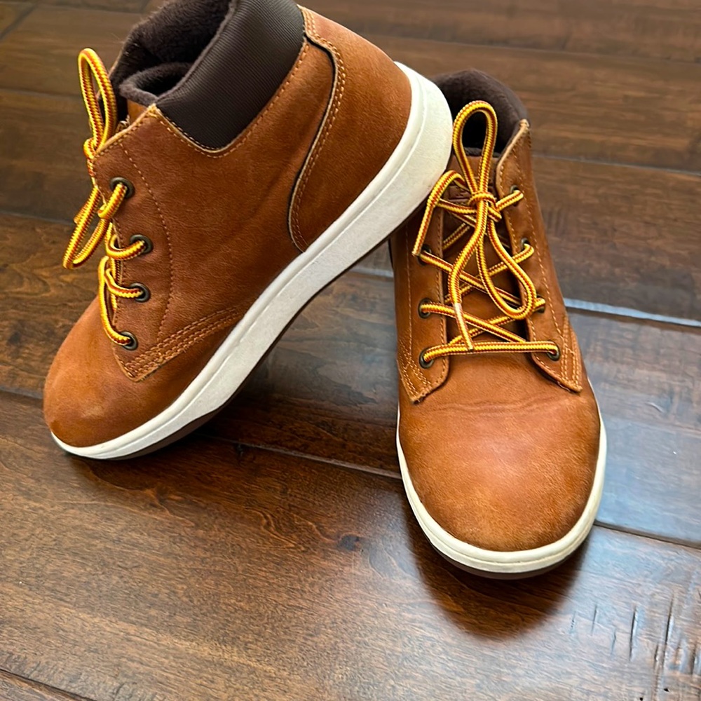 Polo boys size 2 boots.  Worn once!
